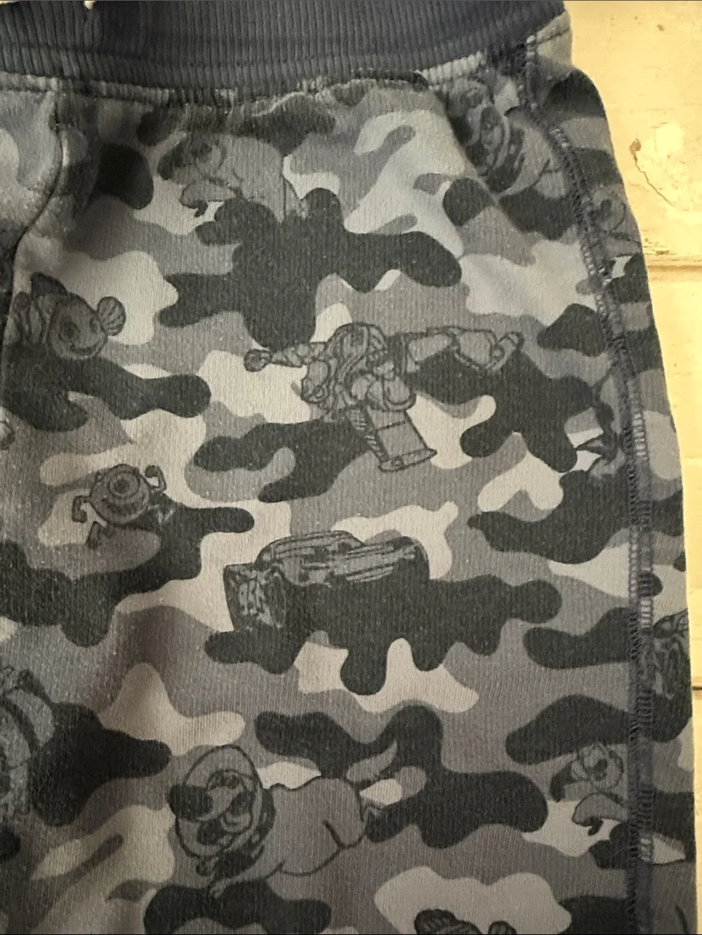 Disney 5T Boys Character Print Shorts Blue Camo Size 5 Kids